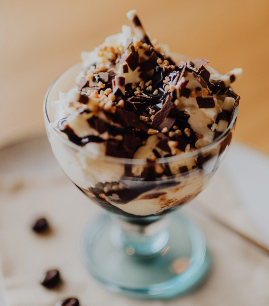 Eis mit Kaffeebohnen